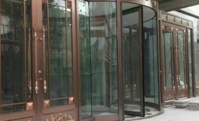 无展箱三翼铜旋转门.jpg