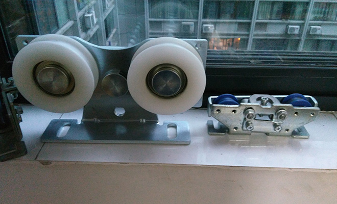 超重型普通型吊架对比